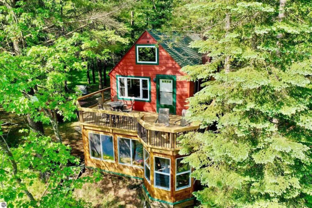 Evart House | Wildlife Haven Retreat