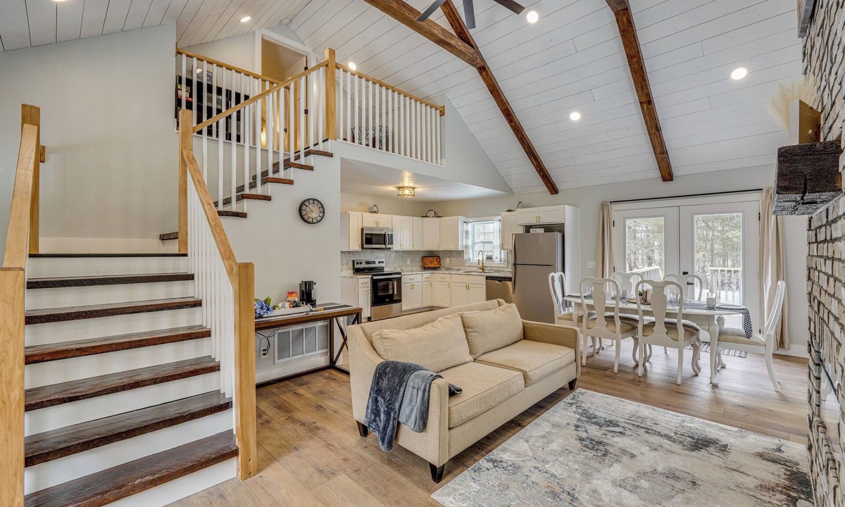 Willard Cottage | Willard Home On Working Farm w/Water Views!