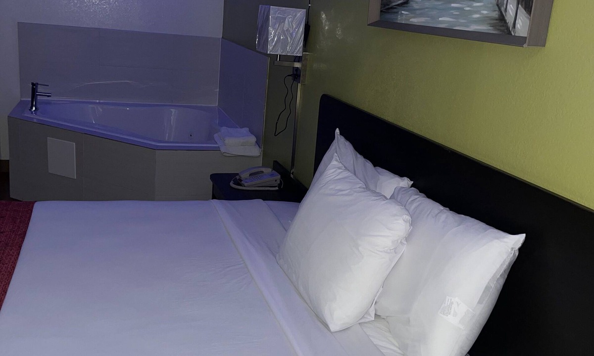 Willoughby Hotel | Willow Lodge Willoughby – Cleveland Mentor
