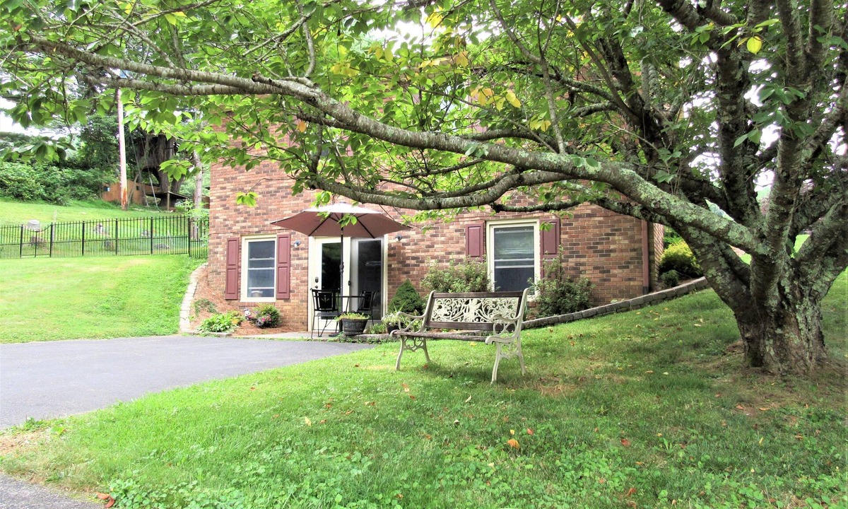 Galax Apartment | Windsor Heights Guest Suite