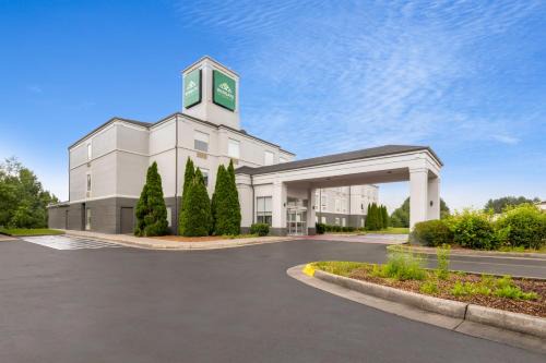 Dublin Hotel | Wingate by Wyndham Dublin Near Claytor Lake State Park