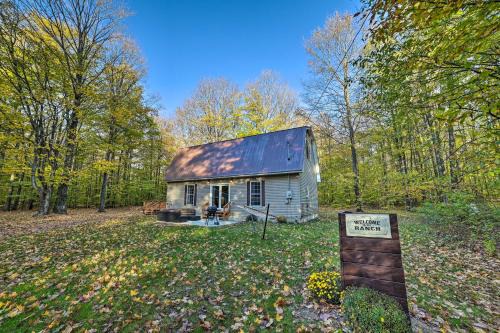 Frederic House | Winter Sports Haven! Ranch Near Hartwick Pines