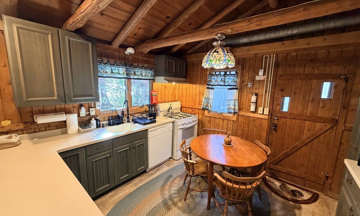 Rowleys Bay Cabin | Wismar Cabin- Private Beach