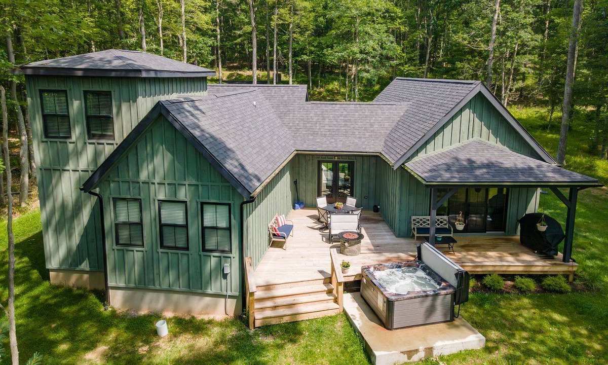 Sky Valley House | Wonderful 4-bedroom house with AC in delightful Swanton