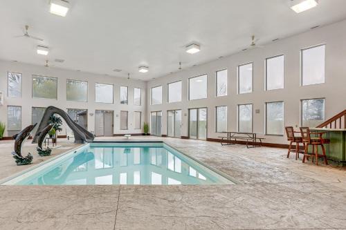 Spencerville House | Woodburn Group Getaway: Endless On-Site Fun!