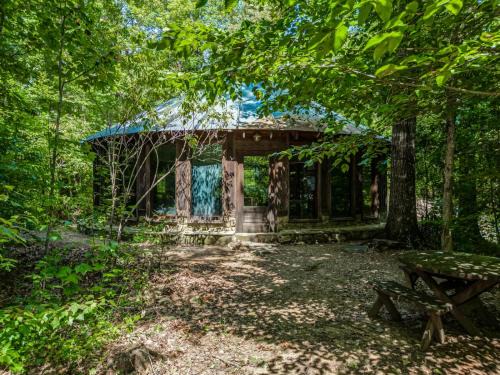 Talking Rock House | Wooden Yurt at Kaluna Farm Retreat