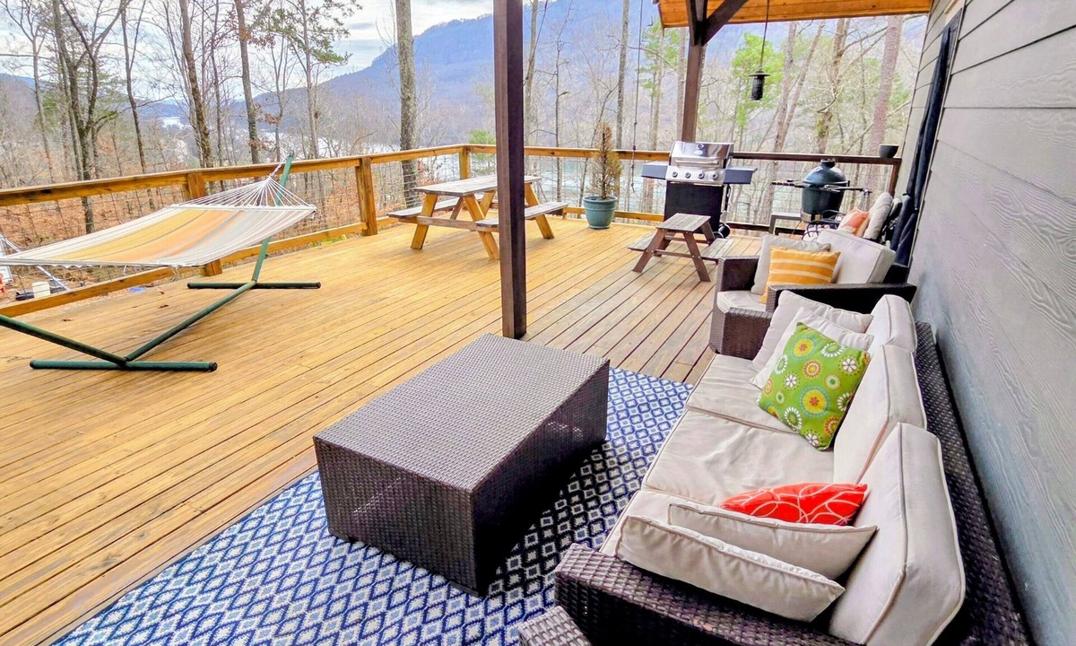 Chattanooga House | Woods Retreat~River Views~Spacious Home Near Chattanooga