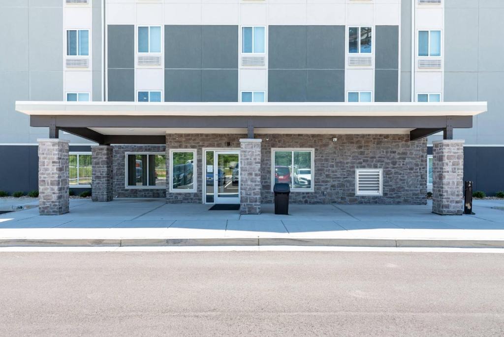 Buford Hotel | WoodSpring Suites Buford near Mall of Georgia-Lake Lanier