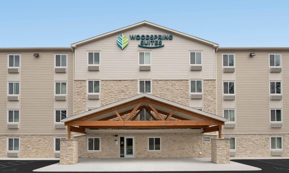 Cleveland Hotel | WoodSpring Suites Cleveland North