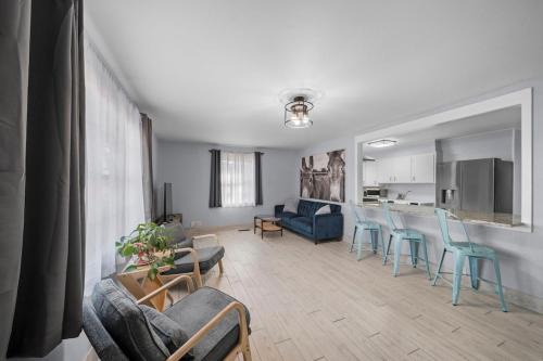 Downtown Ski Chalet | Work & Ride 3BR Downtown Edge Bentonville