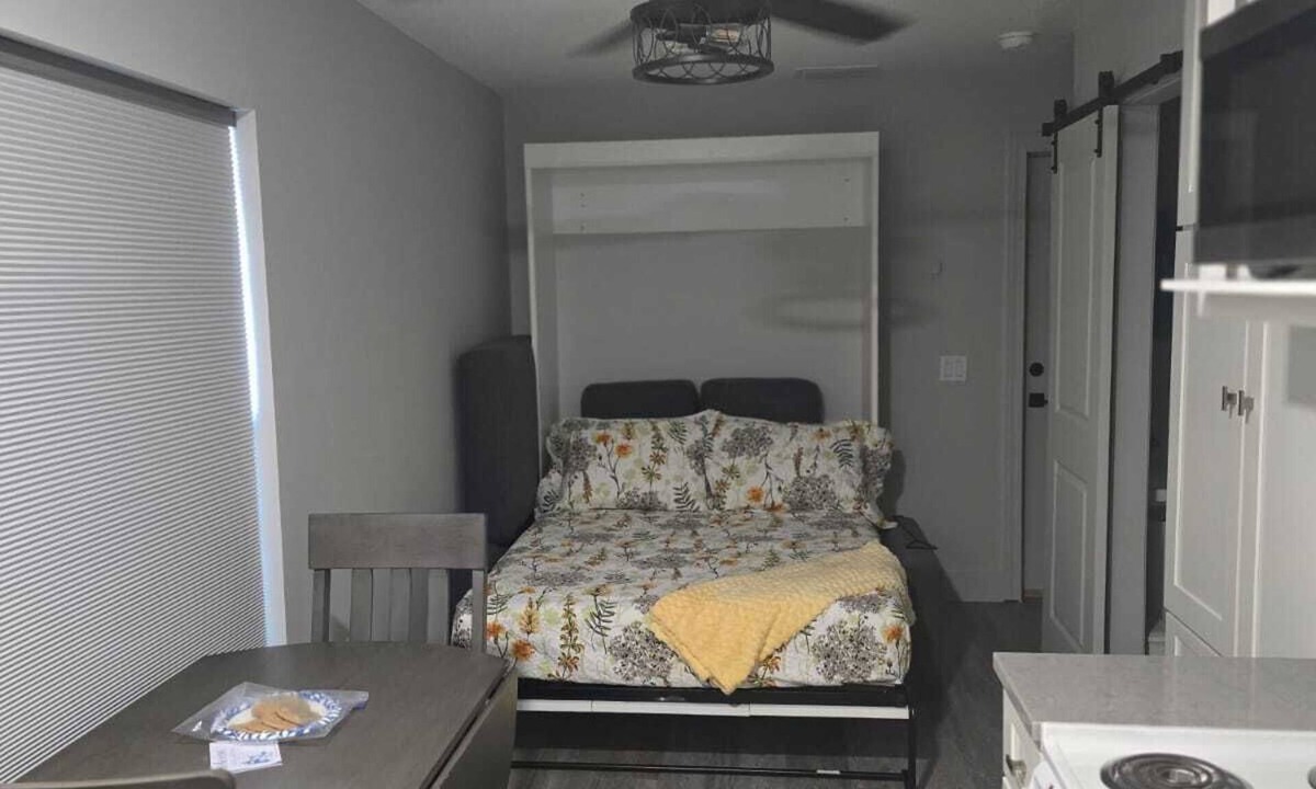 Southgate Apartment | Work Studio - Very small