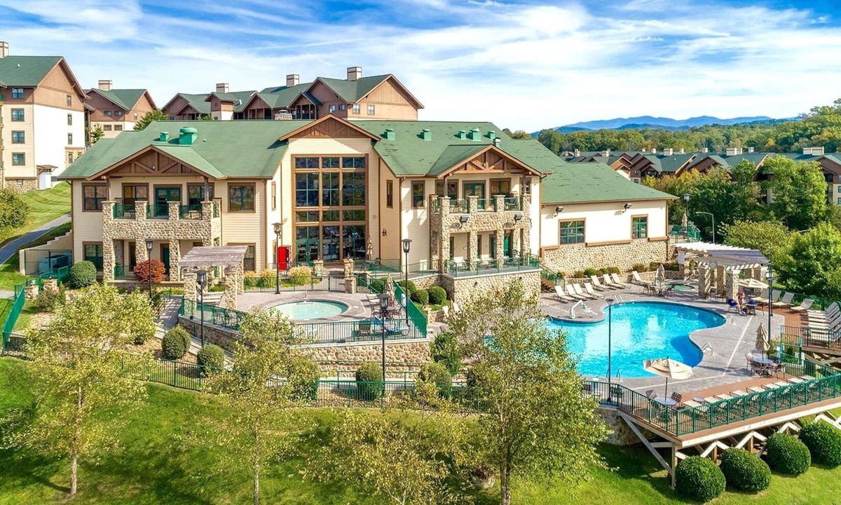 Sevierville Condo | Wyndham Smoky Mountains Resort - Spacious 2BR - Pools Hot Tubs Dollywood