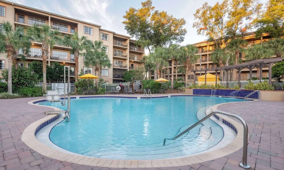 West Kissimmee Hotel | Your Ideal Home Base for Every Adventure! Unit with Kitchen! Outdoor Pool!