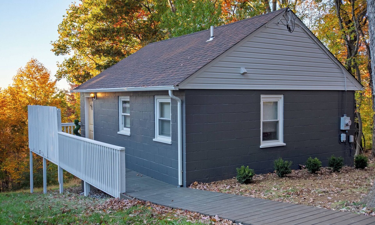 Bluemont Cabin | Your Peaceful Getaway in the Blue Ridge.
