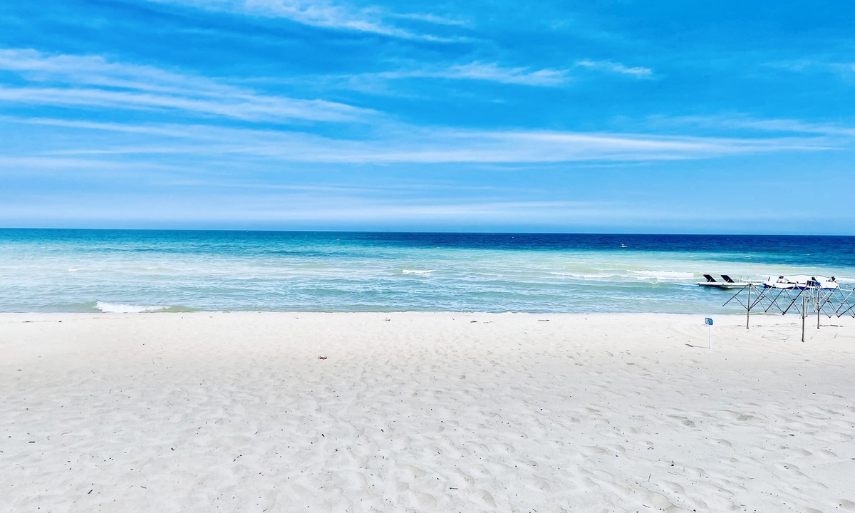 Greenbush House | Your perfect sandy beach trip! A few late summer discounted short stays left.