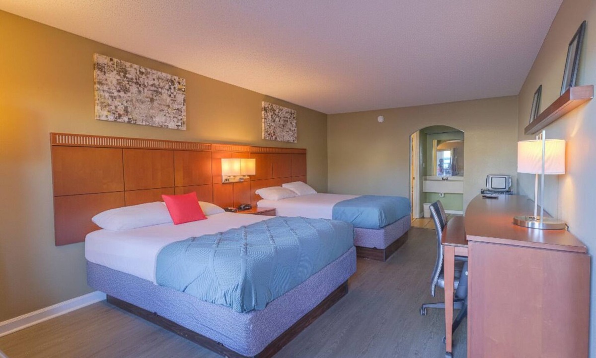 Brownsville Hotel | Your Road Trip Stop with 2 Queen Beds, Free Wi‑Fi, and Convenient Parking