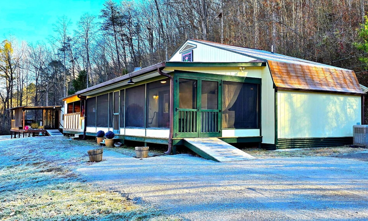 Rogersville House | Your Sweet Rogersville Escape: Cool, Quiet, and Welcoming