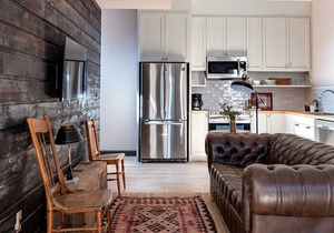 2-South: Cozy 2BR in Downtown Nashville, IN w/Rooftop Patio