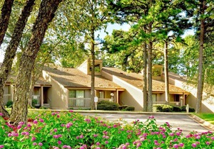Beautiful 2 bedroom unit at resort, sleeps 8