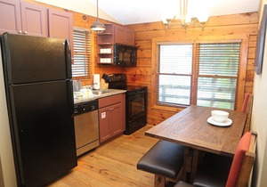 Commodious Shenandoah Crossing, 2 Bedroom Resort Cabin