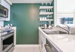 Grove Retreat for Couples | Walk to CocoWalk