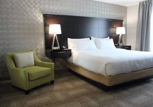King Suite w/ Pool & Gym Access. FREE Breakfast!