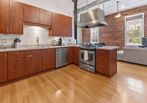 Modern Loft next to Georgia St and Convention Center
