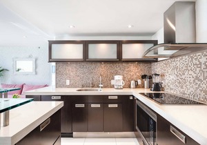 Open-Concept Corner Suite | Grove Walkability