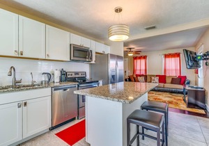 Peaceful 2/1 King home near downtown West Palm Bch & Lake Worth Beach.