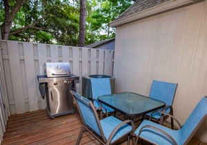 Stone’s Throw Villas | Pool & Alfresco Dining | 5-Minute Walk to Beach