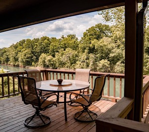 Red River Waterfront Fishing Getaway 