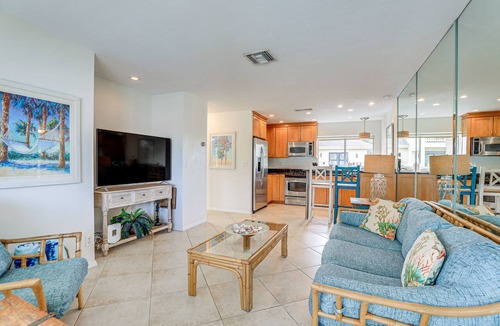 Siesta Key Condo | 1/2 Mi to Beach! Siesta Key Home w/Lanai