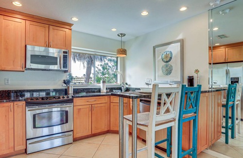 Siesta Key Condo | 1/2 Mi to Beach! Siesta Key Home w/Lanai