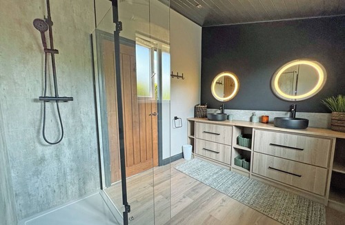 Scawton Ski Chalet | 1 bedroom accommodation in Easingwold