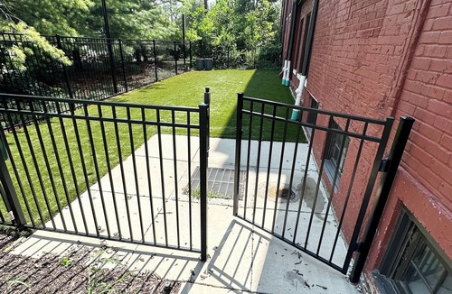 Lafayette Square Apartment | 1-bedroom Apartment with gym, rooftop hot tub, WiFi in fabulous St. Louis!