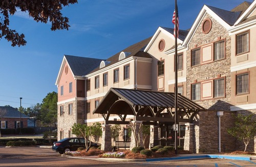 Tougaloo Condo | 1 Bedroom | Outdoor Pool. Near Northpark Mall