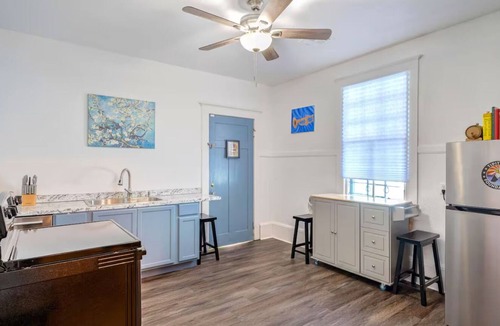 Mid-City House | 1 block to Trolley, Short walk to Historic Cemeteries, Clean, Coffee Bar