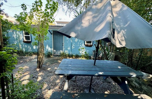 Faubourg Delachaise Apartment | 1 BR Apartment with Courtyard walking distance to Magazine street Art District