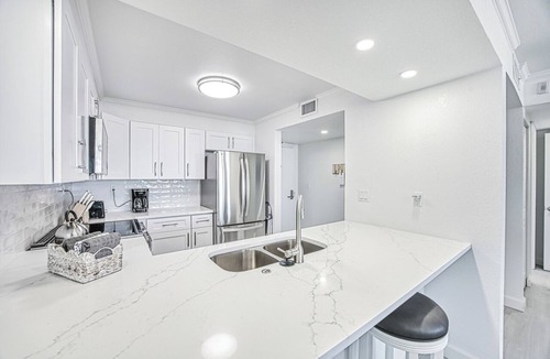 Sanibel Condo | 1 BR Gulf Front Sanibel Condo - 25 Steps to the the Beach