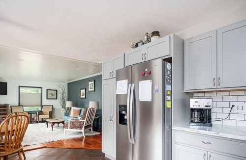 Holland House | 1 Happy Acre Summary: