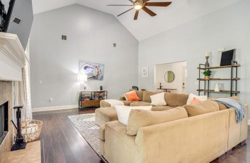 Waveland House | < 1 Mi to Beach - Home w/Deck & Yard in Waveland!