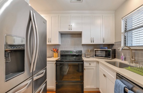 Dilworth Apartment | 1 Mi to BOA Stadium! Walkable Condo w/Porch
