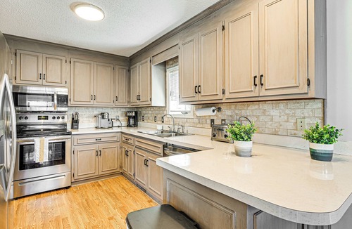 Myrtle Beach Cottage | 1 Mi to Broadway at the Beach: Home w/Large Yard!