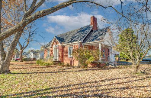 Franklin House | < 1 Mi to Dtwn Franklin: Charming Home w/Sunroom!