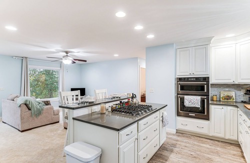 Newburgh House | 1 Mi to Dtwn Newburgh: Quiet Home w/Yard!
