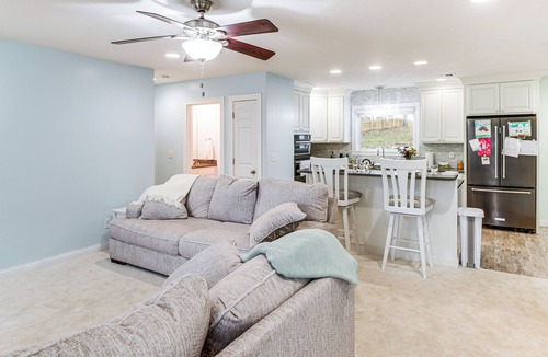 Newburgh House | 1 Mi to Dtwn Newburgh: Quiet Home w/Yard!