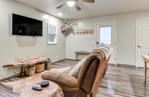 Lynx House | 1 Mi to Hunting: Cozy & Secluded Stout Cabin
