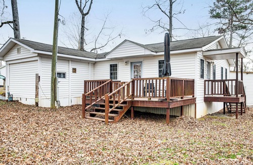 Hollands Landing House | 1 Mi to Lake Murray! Pet-Friendly Extended Getaway