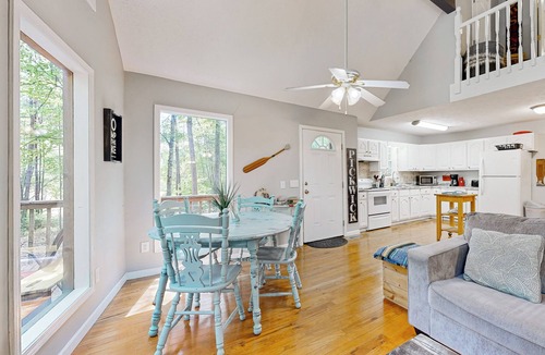 Iuka Cabin | 1 Mi to Pickwick Lake! Tranquil Wooded Cabin