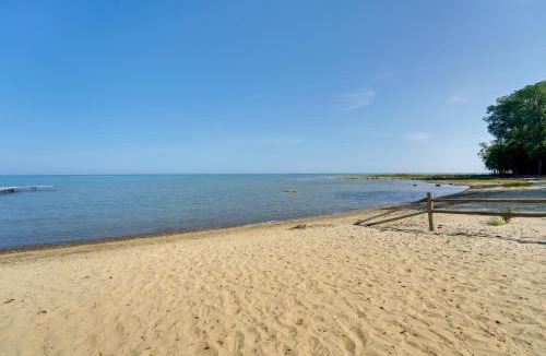 Port Austin House | 1 Mi to Public Beach: Port Austin Cabin w/Hot Tub